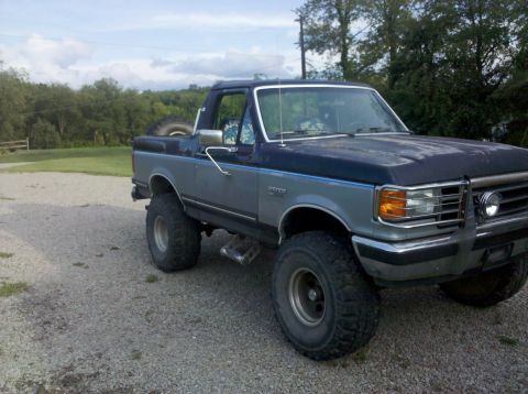1990 Ford Bronco photo