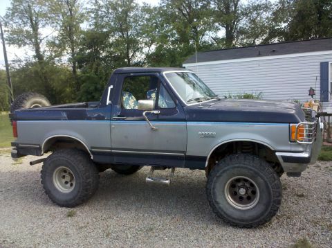 1990 Ford Bronco photo