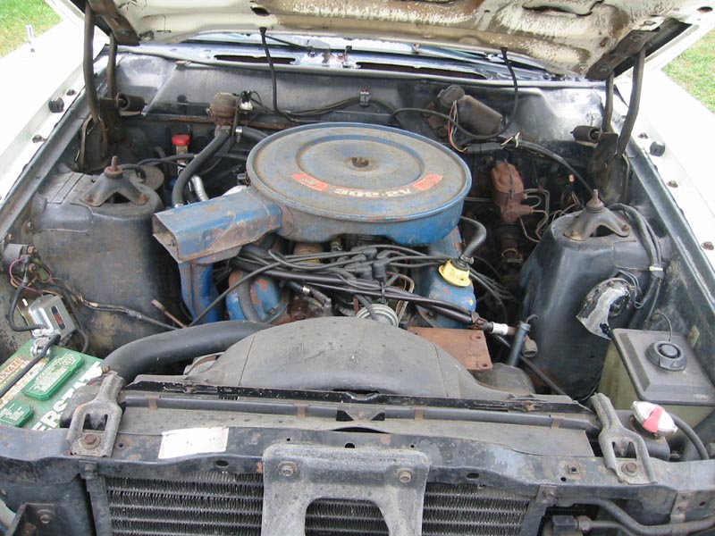 1971 Ford Ranchero engine bay with blue air cleaner and V8 markings