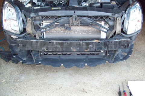 2006 Ford Fusion - The front bumper and grille have been removed, exposing the car's radiator and internal components.