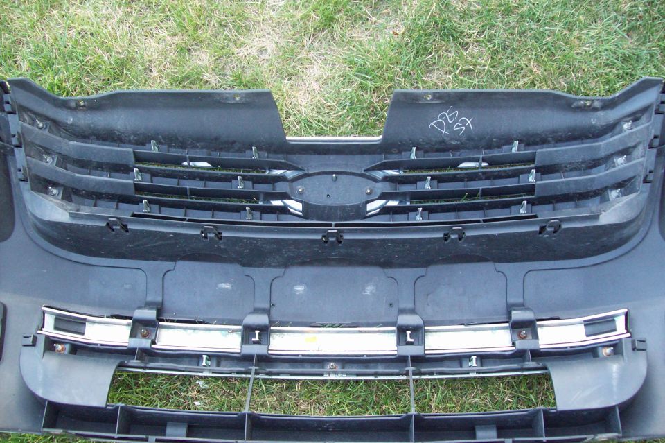 Front bumper and grille with handwritten "D5 S7" on top