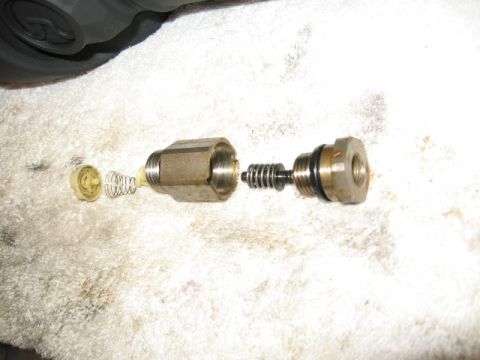 1995 Ford Bronco - residual pressure valve at master cylinder (for rear drum), internal components.