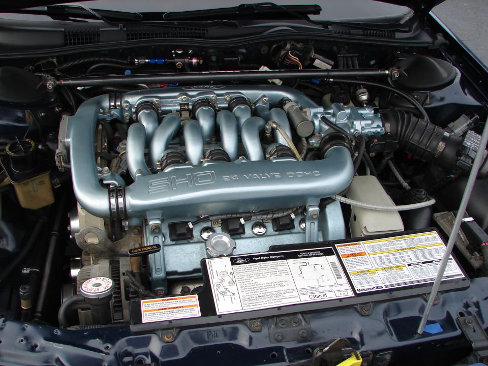 Ford SHO 3.0L V6 engine with "SHO 24 VALVE DOHC" visible on intake manifold