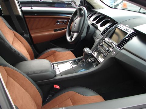 1992 Ford Taurus - Interior of a modern car showing seats, steering wheel, and infotainment system.