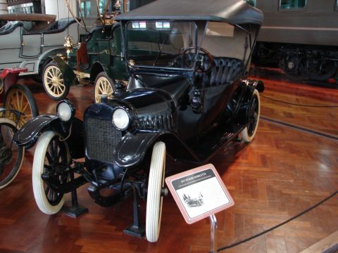 1992 Ford Taurus - A black 1917 Ford Model T is displayed indoors with a descriptive plaque next to it.