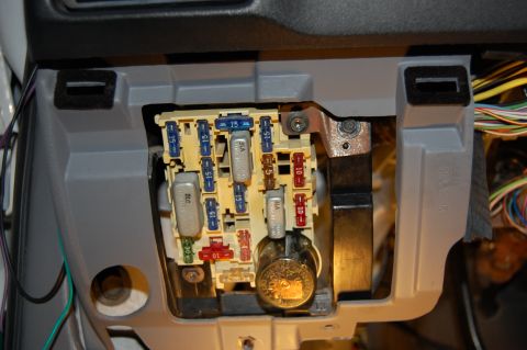 1994 Ford Bronco - 5 amp gauge power fuse installed in unused slot. Slot already contained a terminal that was hot in run.