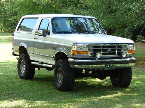 1995 Ford Bronco - This lifted 1995 Ford Bronco features a two-tone paint scheme and prominent off-road tires.