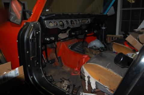 1994 Ford Bronco - Interior view of a Jeep, showing the dashboard, pedals, and seats. Supermotors.net logo is visible.