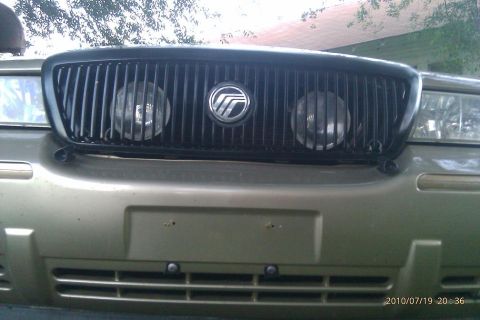 2000 Mercury Grand Marquis - Front view of a 2000 Mercury Grand Marquis, showing the grille and headlights.
