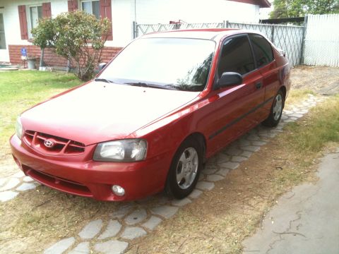 2000 Hyundai Accent photo