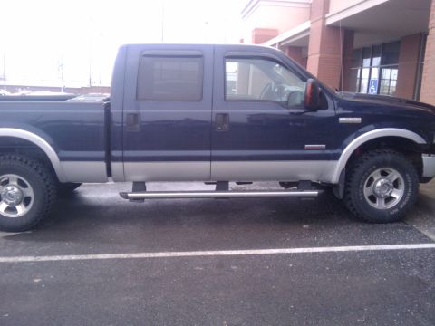 2005 Ford F-250 - Side view of a 2005 Ford F-250 Super Duty pickup truck parked in a lot.