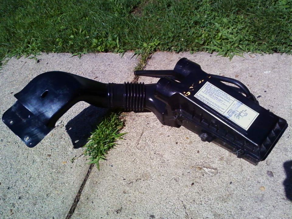 Airbox with a vacuum diagram for a 1989 5.0
http://fullsizebronco.com/forum/showthread.php?t=179792