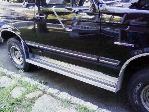 1990 Ford Bronco - Dee Zee Running Boards http://fullsizebronco.com/forum/showthread.php?t=179792