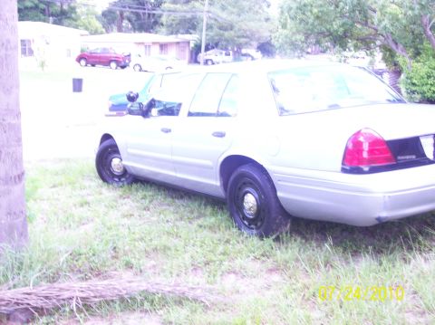 2003 Ford Crown Victoria photo