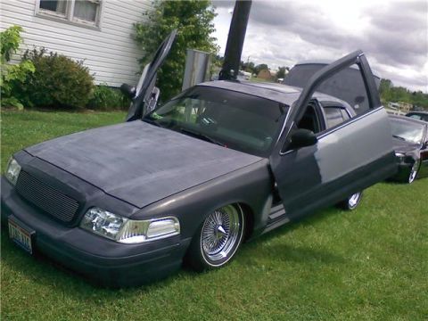 2001 Ford Crown Victoria photo