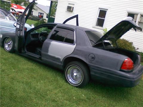 2001 Ford Crown Victoria photo