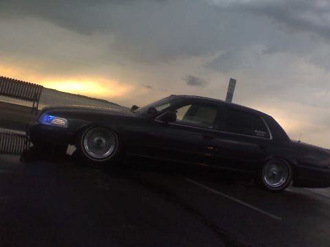 2001 Ford Crown Victoria photo