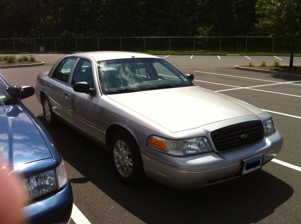 Silver 2009 Ford Crown Victoria parked in a lot