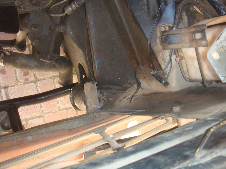 1992 Ford Bronco undercarriage, showing suspension components and hoses
