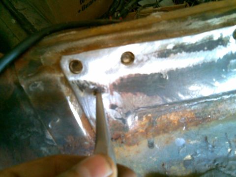 1972 Ford Ranchero - sometimes to find a weld that's hiding you can pull up on the loose side to see where it's still holding