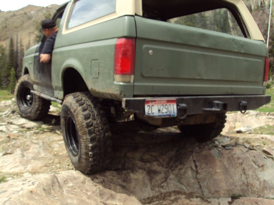 1989 Ford Bronco rear view, green, off-roading