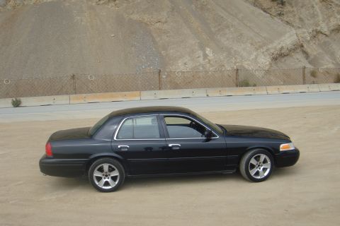 2000 Ford Crown Victoria photo
