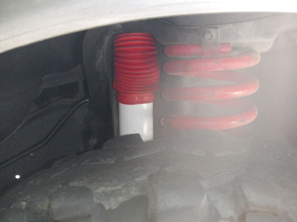 Red coil spring and shock absorber with red bellows