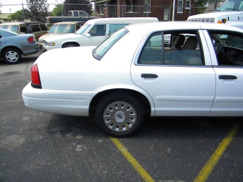 2003 Ford Crown Victoria photo