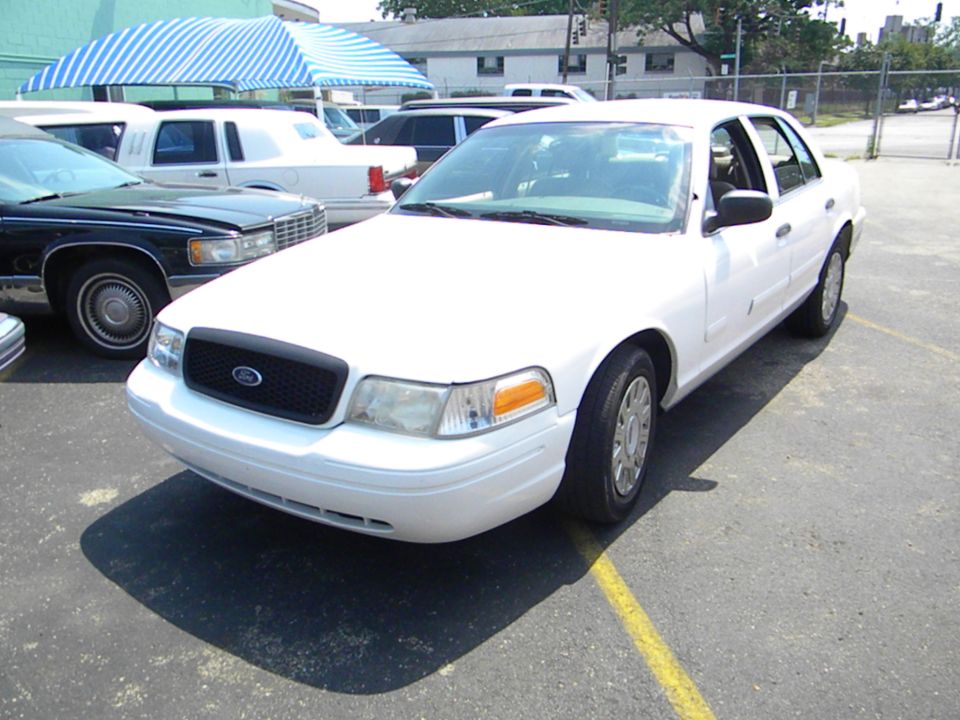 2003 Ford Crown Victoria “White Knight”