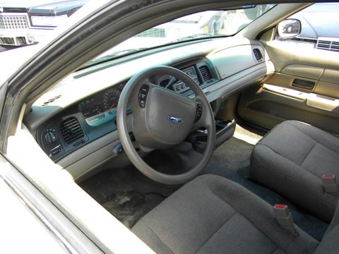 2003 Ford Crown Victoria photo