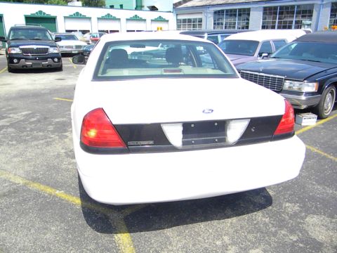 2003 Ford Crown Victoria photo
