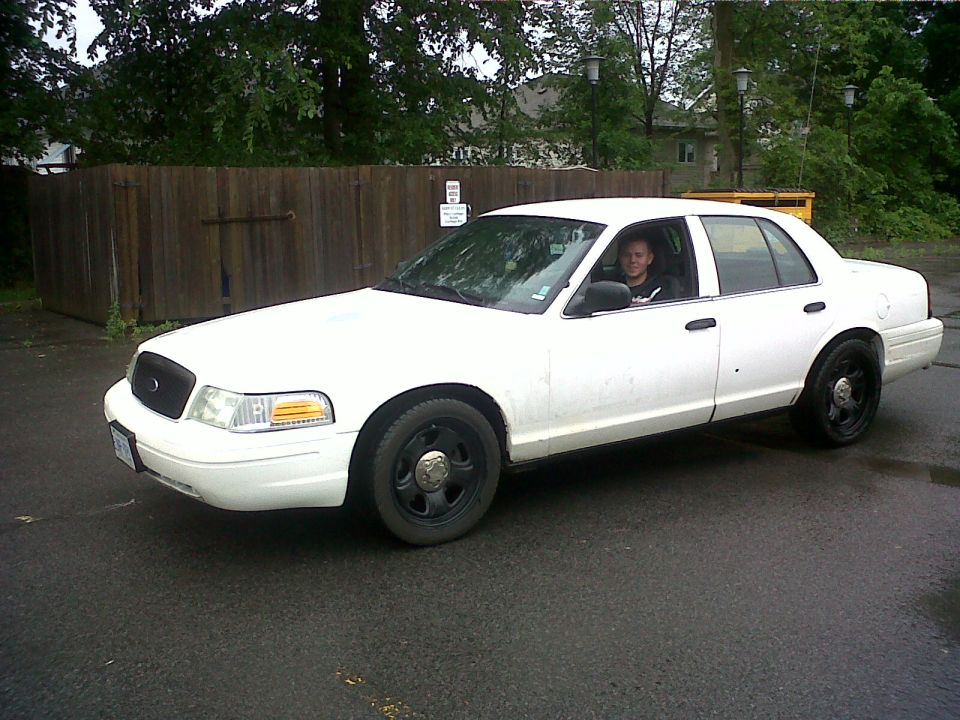 2006 Ford Crown Victoria “Ivory BeeJNeR”