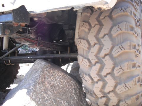 1991 Ford Bronco - The vehicle's suspension is shown navigating over large rocks.