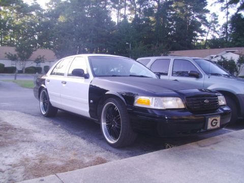 2000 Ford Crown Victoria photo
