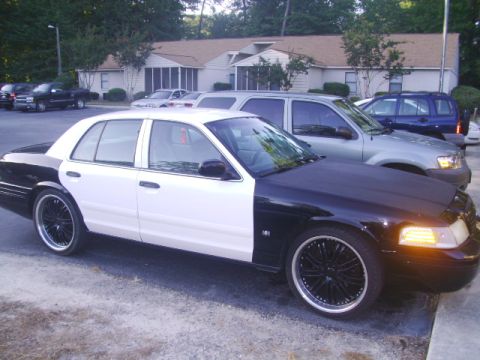 2000 Ford Crown Victoria photo