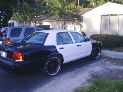 2000 Ford Crown Victoria photo