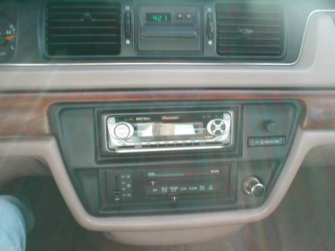 1994 Ford Crown Victoria - The afore mentioned Pioneer HU. to the right is the level control for the BassLink.