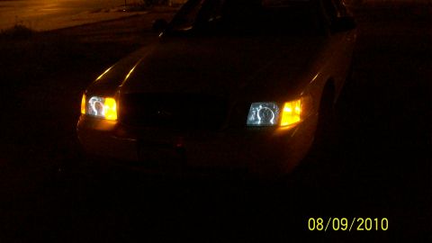 2004 Ford Crown Victoria photo