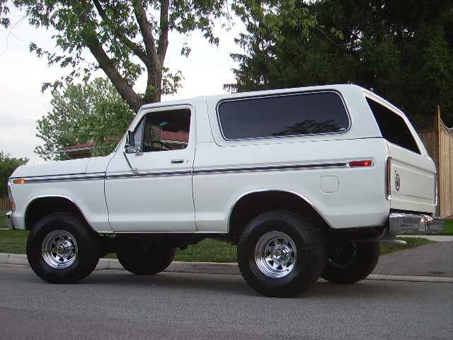 White 1978 Ford Bronco parked on a street, side view