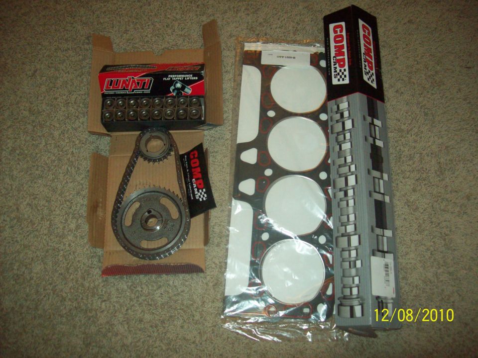 Engine parts including lifters, timing set, gasket set, and camshaft