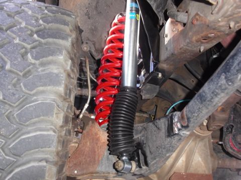 1990 Ford Bronco II - Front shock mount setup. The Bilsteins have been replaced with Fox 2.0s (Fox allows you to change the shock's valving).