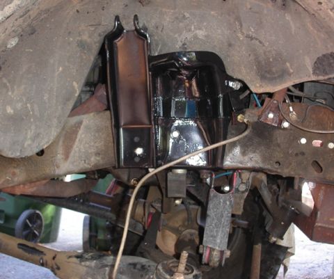 1990 Ford Bronco II - The stock coil bucket is raised up two inches, together with the addition of F-250 shock mounts. This maintains the suspension at about 3.5…