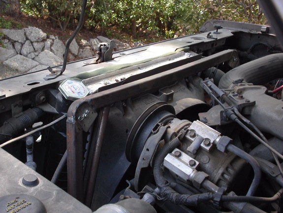 Framework housing a droop limiter cable for the front suspension. It lessens the amount the hood rises up on steep climbs due to weight transfering off the front suspension (same principle as a 'center limit strap' used on a solid beam axle). The cable also helps to force more articulation from the suspension when it tightens.