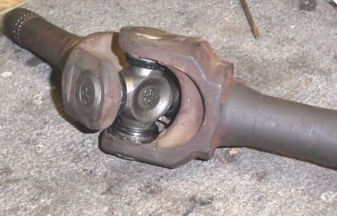 1990 Ford Bronco II - 5-760x u-joint installed with full-circle clips.
