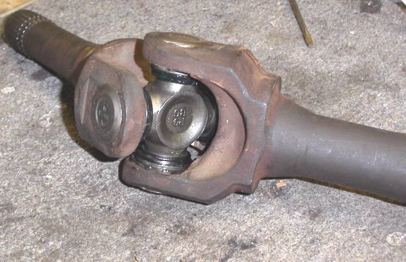 5-760x u-joint installed with full-circle clips.