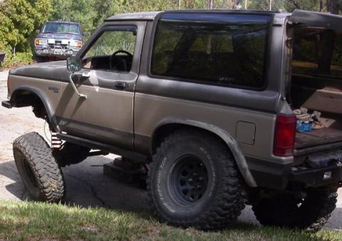 1990 Ford Bronco II - Solid Schmolid... The TTB axle seems to do just fine :D