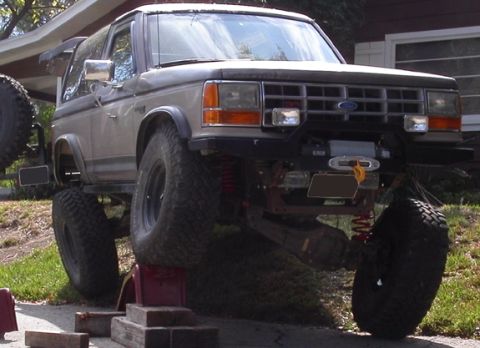 1990 Ford Bronco II - Testing the flex. Need more blocks. lol