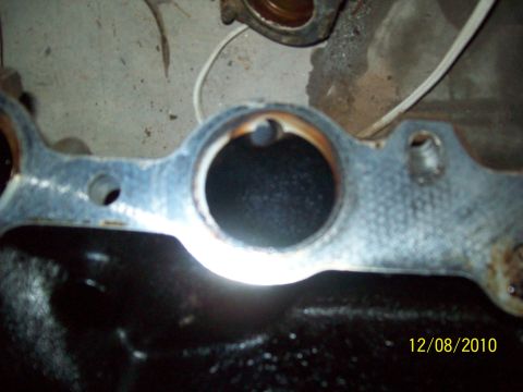 1985 Ford Bronco - Close-up of an engine intake manifold with visible wear and rust, dated 12/08/2010.