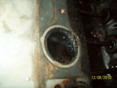 1985 Ford Bronco - Engine cylinder head port showing internal condition, dated 12/08/2010.
