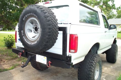 1995 Ford Bronco - Pretty or not, it's back on, and it's got a pretty heavy tire/rim combo on it. So far, it seems to be OK.